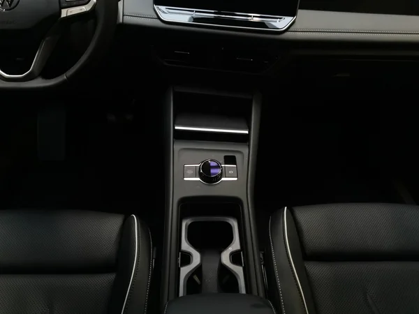 VOLKSWAGEN Tiguan (2026) — foto 6 van 15