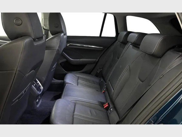 Skoda Octavia Combi (2021) — foto 3 van 39