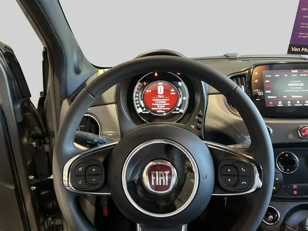 Fiat 500C (2023) — foto 2 van 17