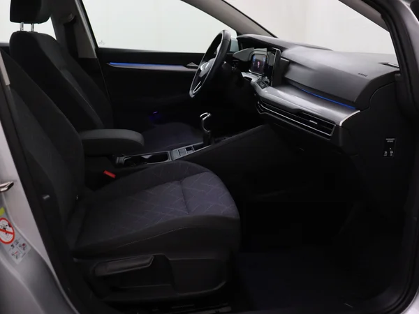 VOLKSWAGEN Golf (2020) — foto 3 van 28