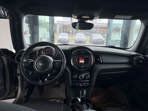 MINI One (2021) — foto 2 van 18