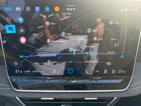 VOLKSWAGEN Passat SW (2024) — foto 5 van 22