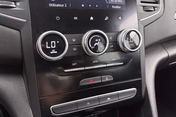 Renault Megane Berline Phase II E-TECH (PHEV) (2022) — foto 9 van 32