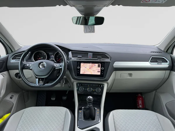 VOLKSWAGEN Tiguan (2019) — foto 17 van 20