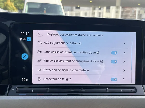 VOLKSWAGEN Golf VIII (2023) — foto 9 van 20