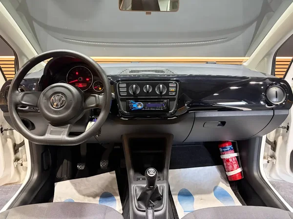 Volkswagen Up! (2012) — foto 18 van 18