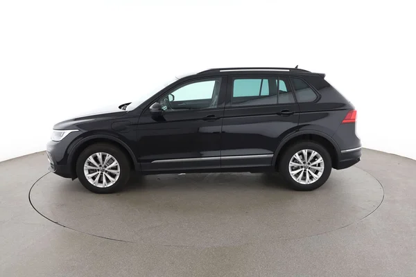 Volkswagen Tiguan (2021) — foto 9 van 16