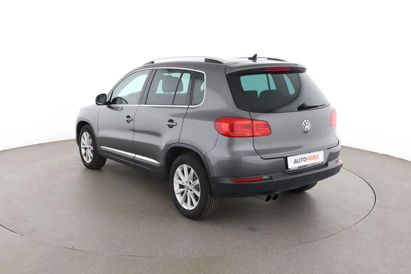 Volkswagen Tiguan (2016) — foto 10 van 16