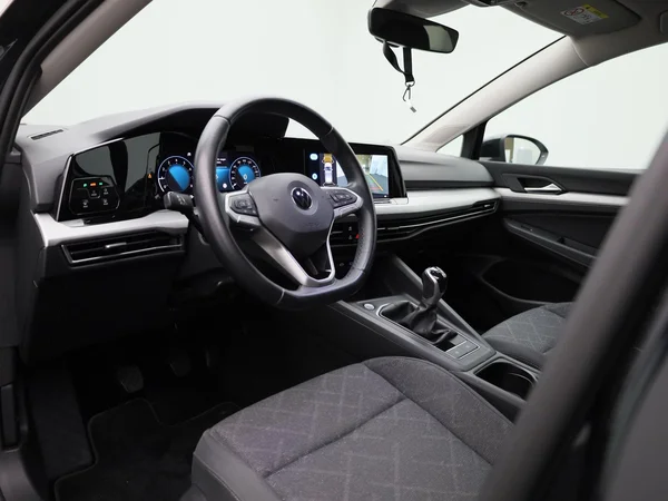 Volkswagen Golf (2021) — foto 25 van 40