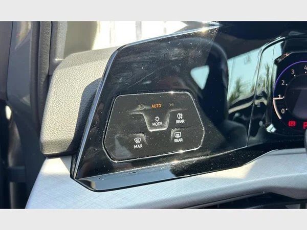 Volkswagen Golf VIII SW (2023) — foto 18 van 29