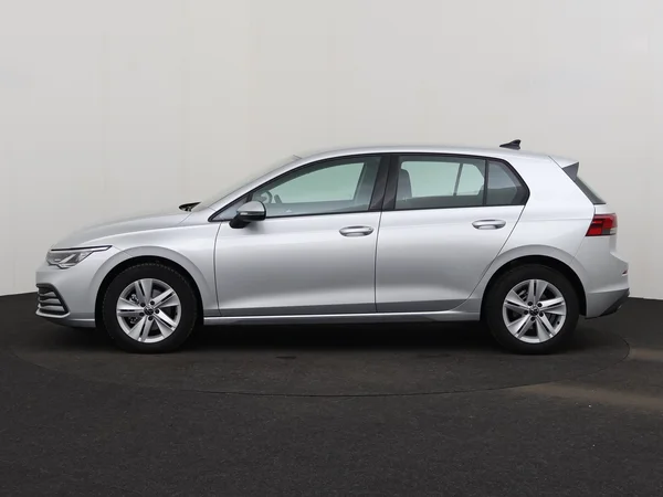 VOLKSWAGEN Golf (2024) — foto 12 van 28