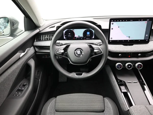 SKODA Superb Combi Dsl (2024) — foto 5 van 24