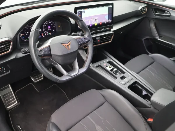 CUPRA Leon Sportstourer (2023) — foto 2 van 26
