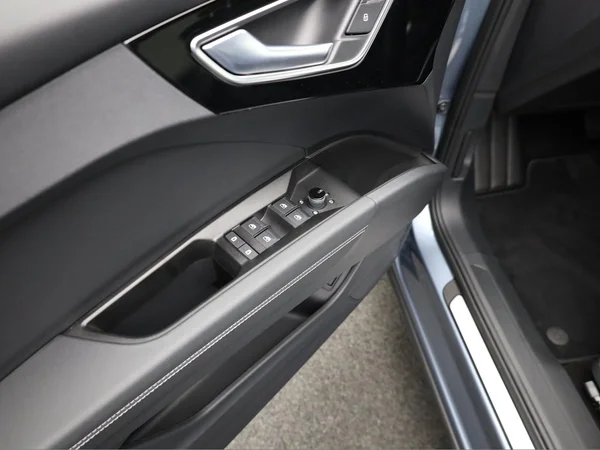 AUDI Q4 e-tron (2025) — foto 6 van 21