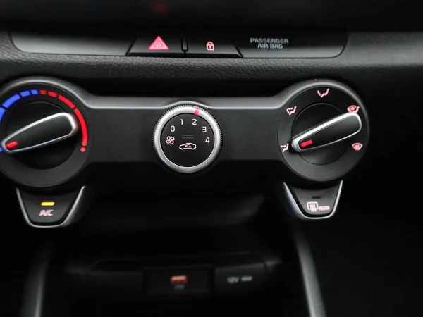 Kia Stonic (2023) — foto 14 van 35