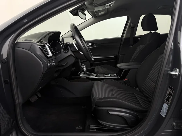 KIA Cee'd (2022) — foto 2 van 30