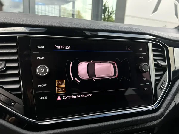 Volkswagen T-Roc (2020) — foto 9 van 24