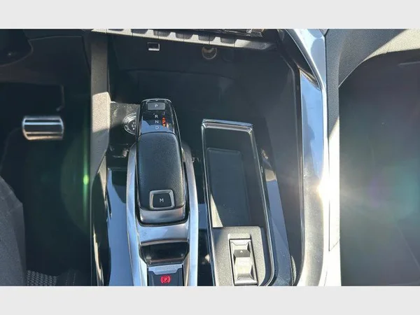 Peugeot 5008 (2022) — foto 14 van 30