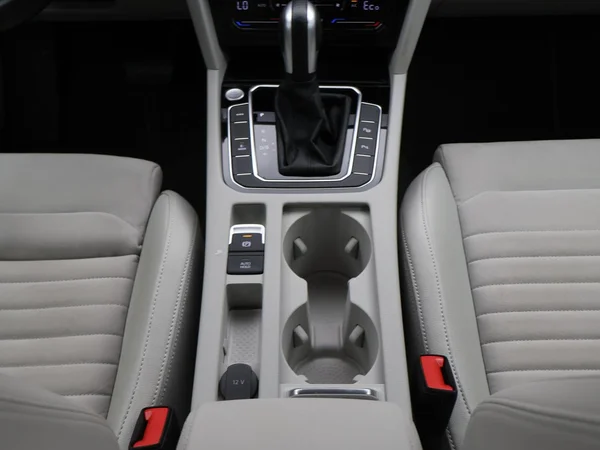 VOLKSWAGEN Passat Variant GTE (2023) — foto 7 van 29