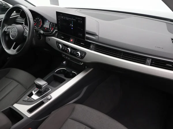 AUDI A4 (2022) — foto 22 van 28