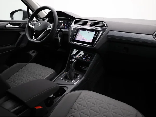 VOLKSWAGEN Tiguan (2023) — foto 14 van 20