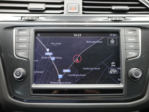 VOLKSWAGEN Tiguan (2017) — foto 22 van 23