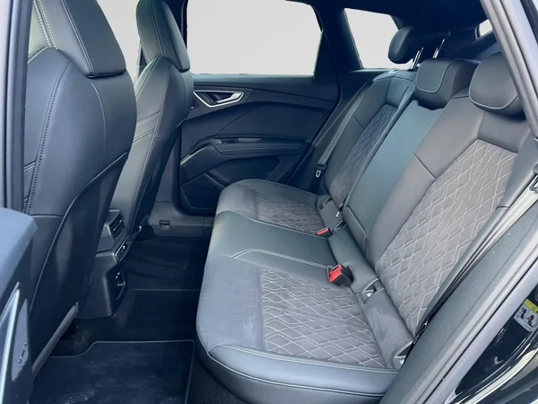 AUDI Q4 e-tron (2024) — foto 13 van 18