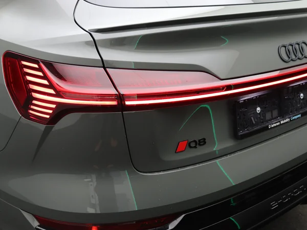 AUDI Q8 e-tron Sportback (2024) — foto 28 van 33