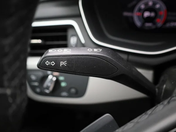 Audi A4 (2023) — foto 18 van 45