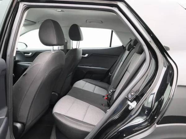Kia Stonic (2023) — foto 2 van 38
