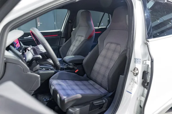 Volkswagen Golf (2020) — foto 2 van 40