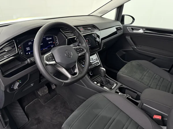 VOLKSWAGEN Touran (2025) — foto 16 van 19