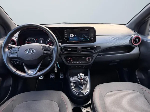 HYUNDAI i10 (2022) — foto 2 van 31