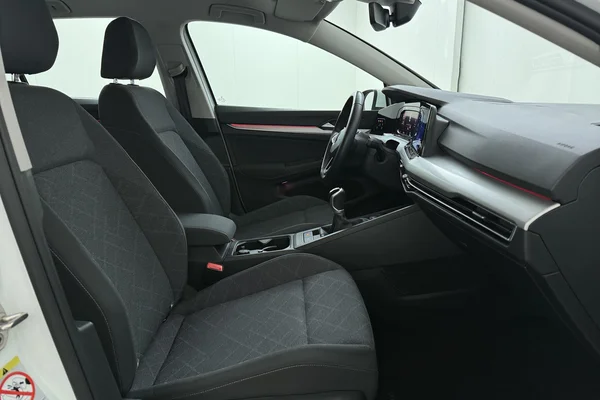 Volkswagen Golf VIII (2021) — foto 22 van 24
