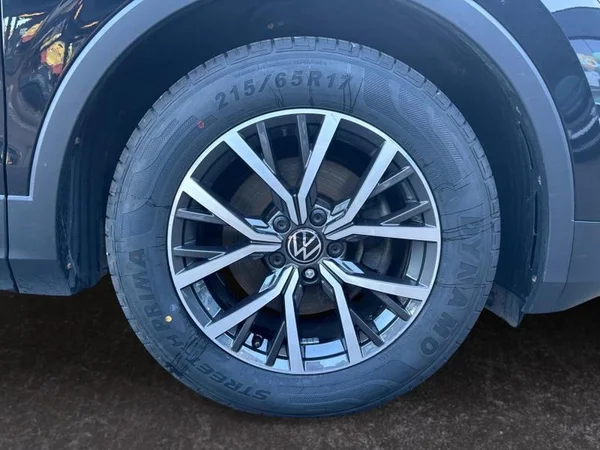 VOLKSWAGEN Tiguan (2022) — foto 22 van 30