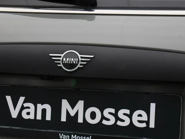 MINI One (2021) — foto 31 van 39