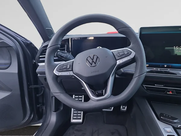 VOLKSWAGEN Passat Variant (2025) — foto 2 van 21