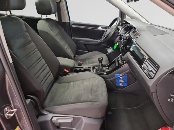 VOLKSWAGEN Touran (2019) — foto 17 van 23