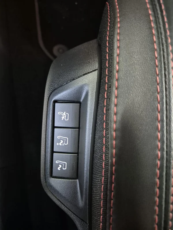 Peugeot 308 (2021) — foto 4 van 24
