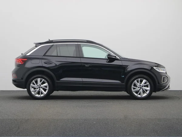 VOLKSWAGEN T-Roc (2023) — foto 18 van 20