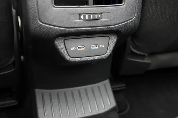 Volkswagen T-Roc (2021) — foto 31 van 39