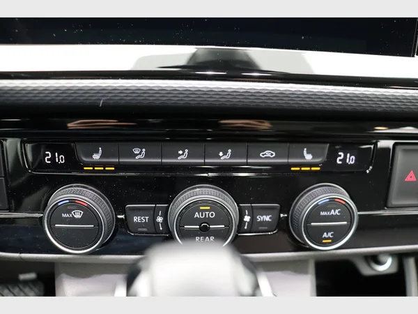 VOLKSWAGEN T6.1 California (2023) — foto 14 van 25