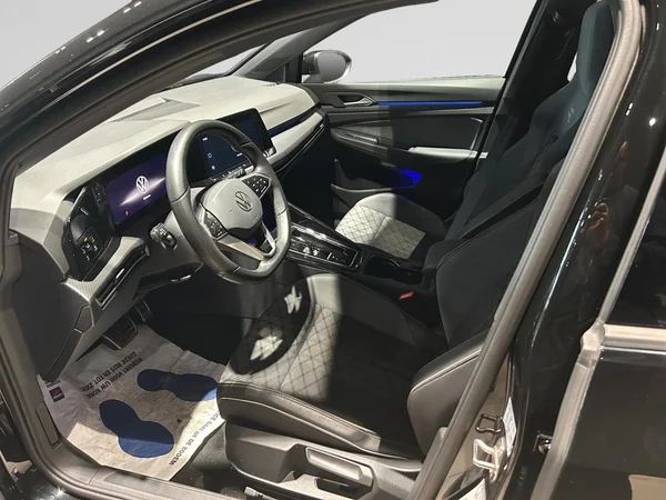 VOLKSWAGEN Golf VIII SW (2024) — foto 27 van 28