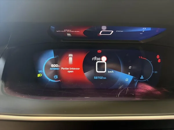 Peugeot 2008 (2022) — foto 2 van 18