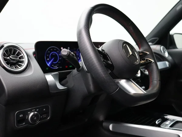 Mercedes-Benz EQB (2025) — foto 4 van 33