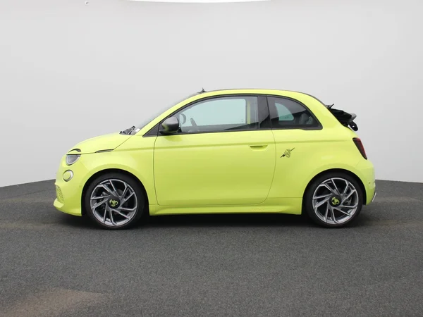 Fiat 500C (2023) — foto 34 van 48