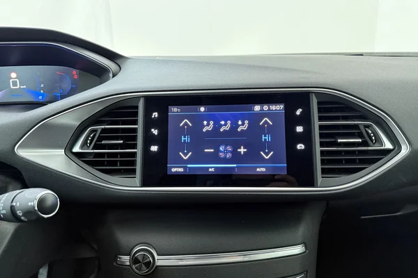 Peugeot 308 (2020) — foto 3 van 20