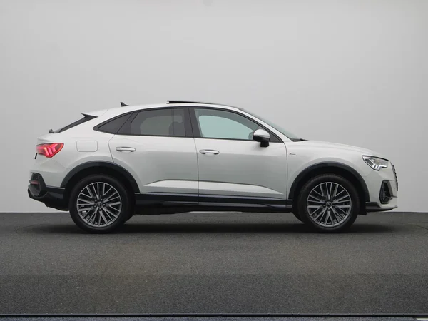 AUDI Q3 Sportback PHEV (2024) — foto 21 van 23
