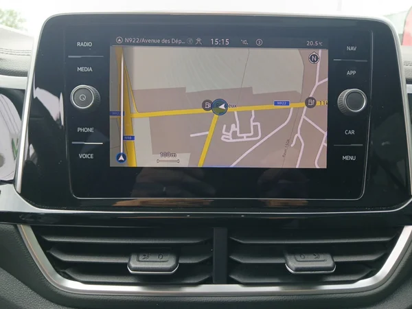 VOLKSWAGEN T-Roc (2023) — foto 3 van 20