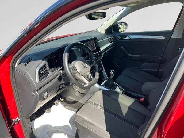 VOLKSWAGEN T-Roc (2022) — foto 2 van 24